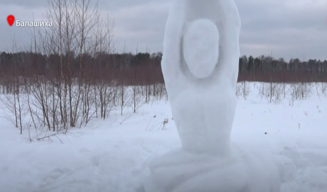 Жительница Балашихи создала снежную скульптуру Камилы Валиевой в поддержку фигуристки новости балашихи 