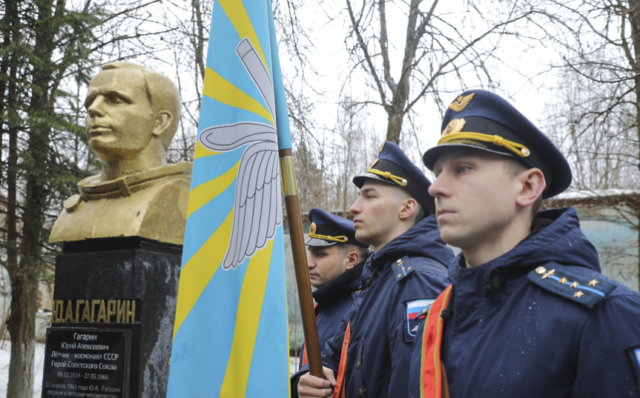 Митинг в честь Дня космонавтики прошел в микрорайоне Гагарина в Балашихе новости балашихи 